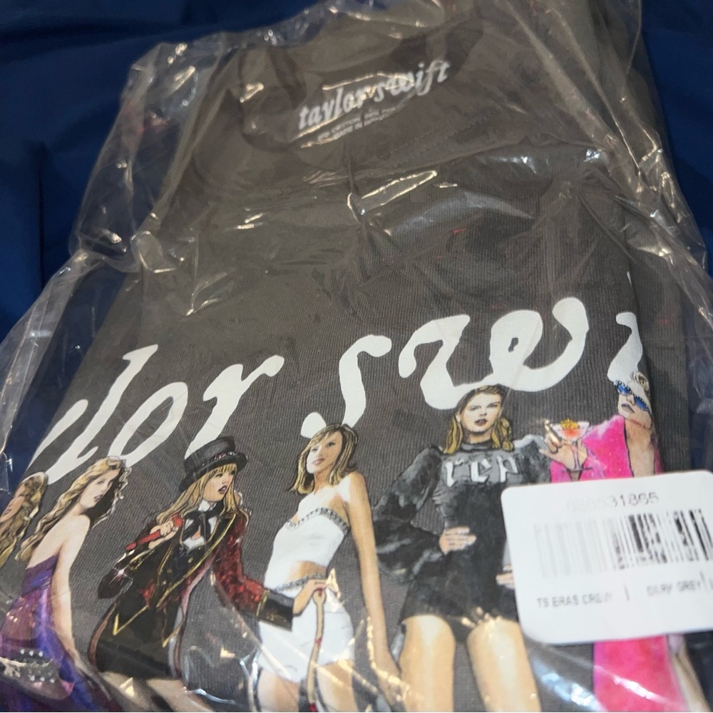 TS Original Eras crewneck shirt size L